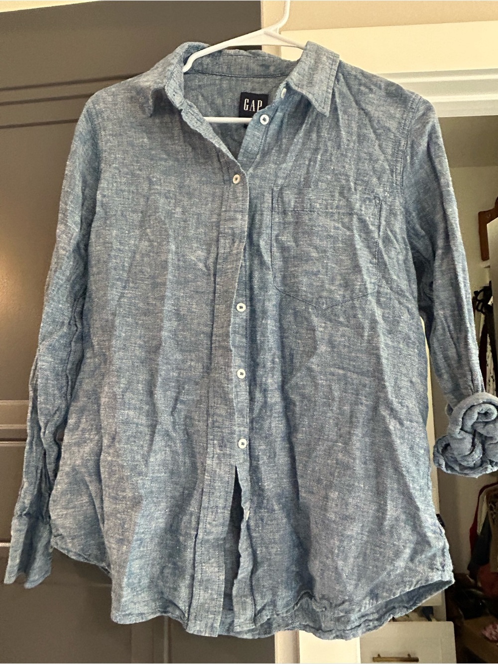 GAP Women’s Light Blue Chambray Button-Down Shirt